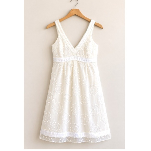 Lilly Pulitzer Dresses & Skirts - Lilly Pulitzer White Eyelet Silk Rayon Blend V-Neck Empire Waist Dress Sz 4